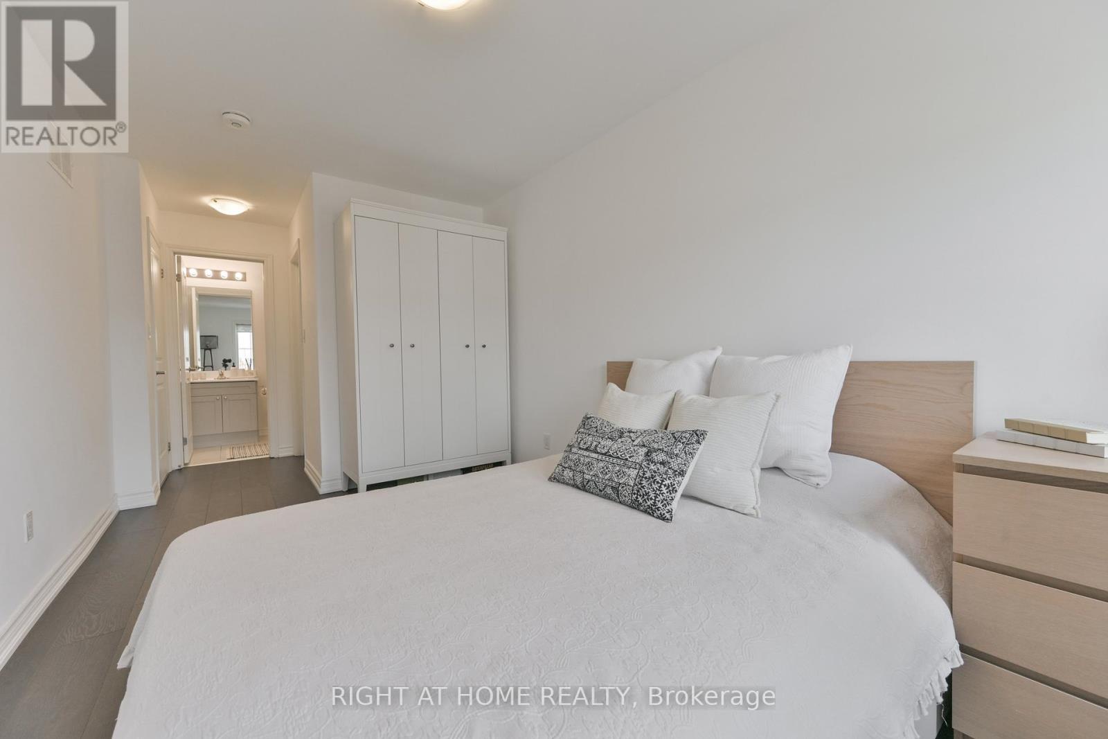 423 - 201 Pine Grove Road, Vaughan (Islington Woods), Ontario  L4L 0H8 - Photo 11 - N12553646