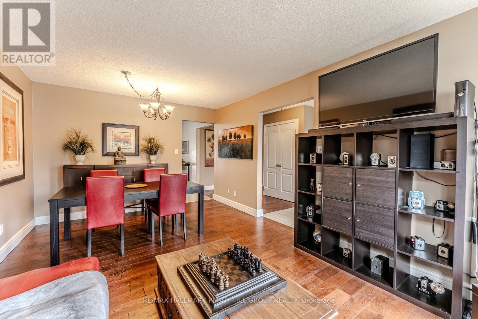 122 Fletcher Street, Bradford West Gwillimbury (Bradford), Ontario  L3Z 2Y9 - Photo 2 - N12586148