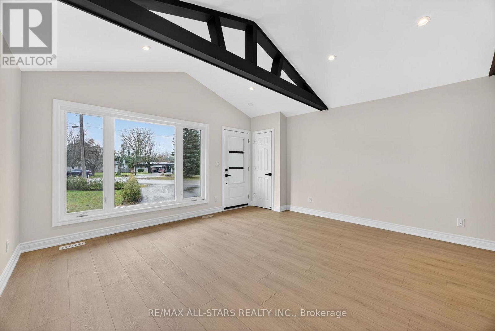 51 Garrett Drive, Georgina, Ontario  L0E 1R0 - Photo 10 - N12586184