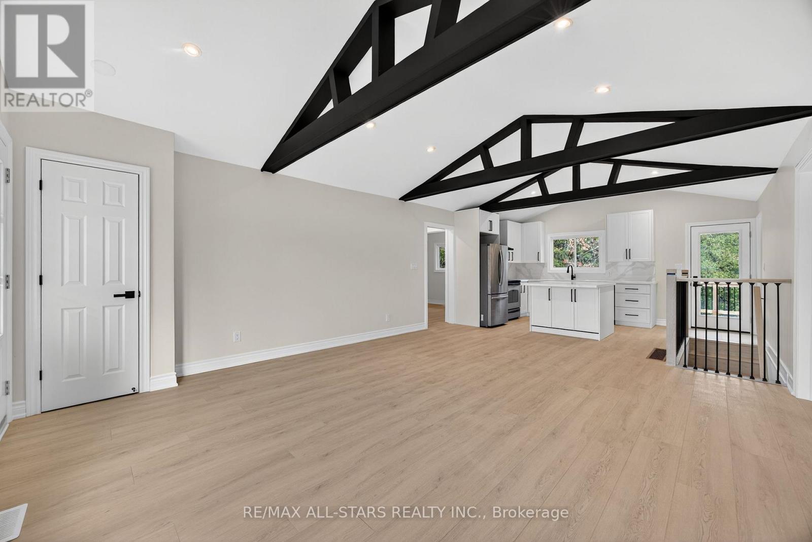 51 Garrett Drive, Georgina, Ontario  L0E 1R0 - Photo 11 - N12586184