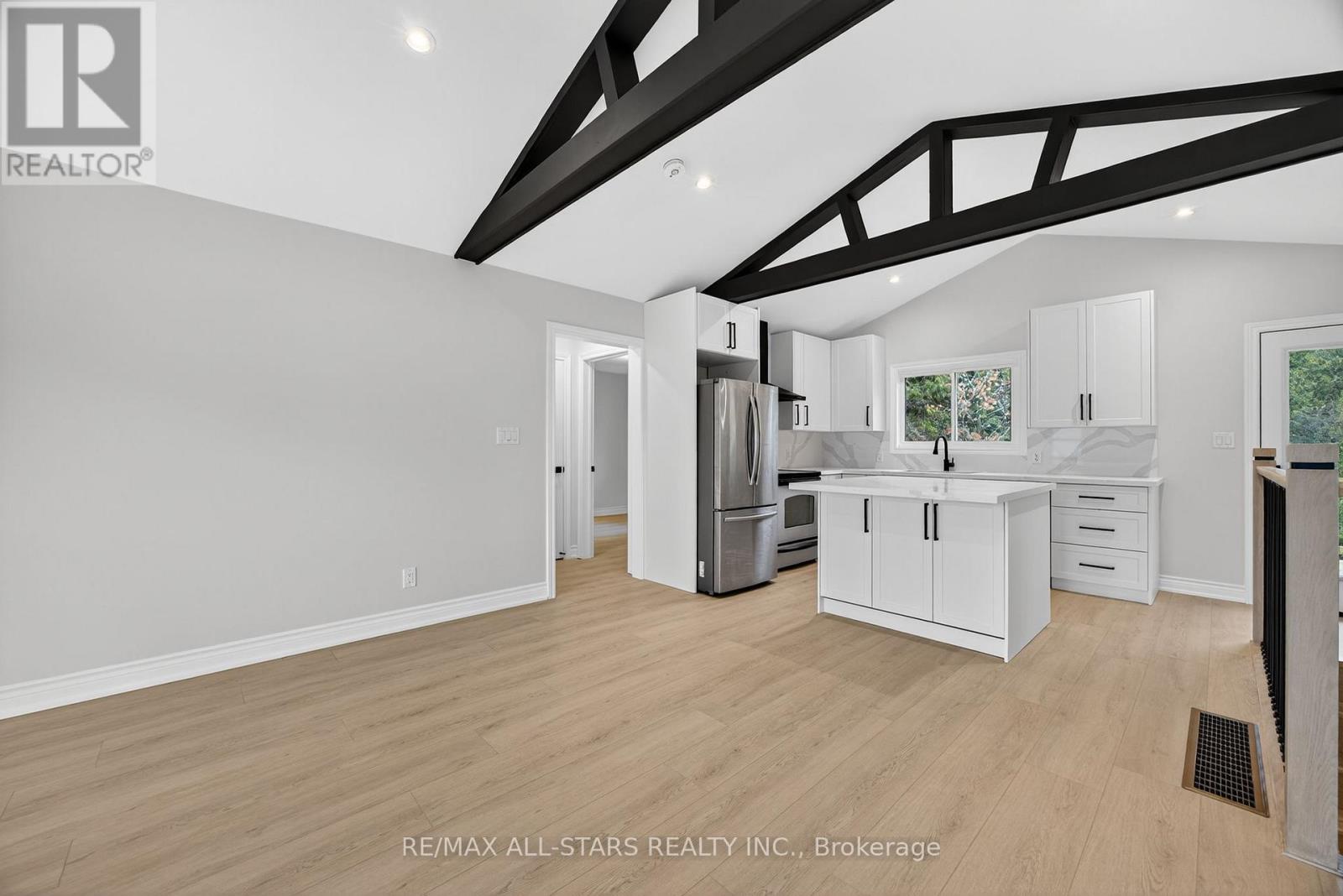 51 Garrett Drive, Georgina, Ontario  L0E 1R0 - Photo 12 - N12586184