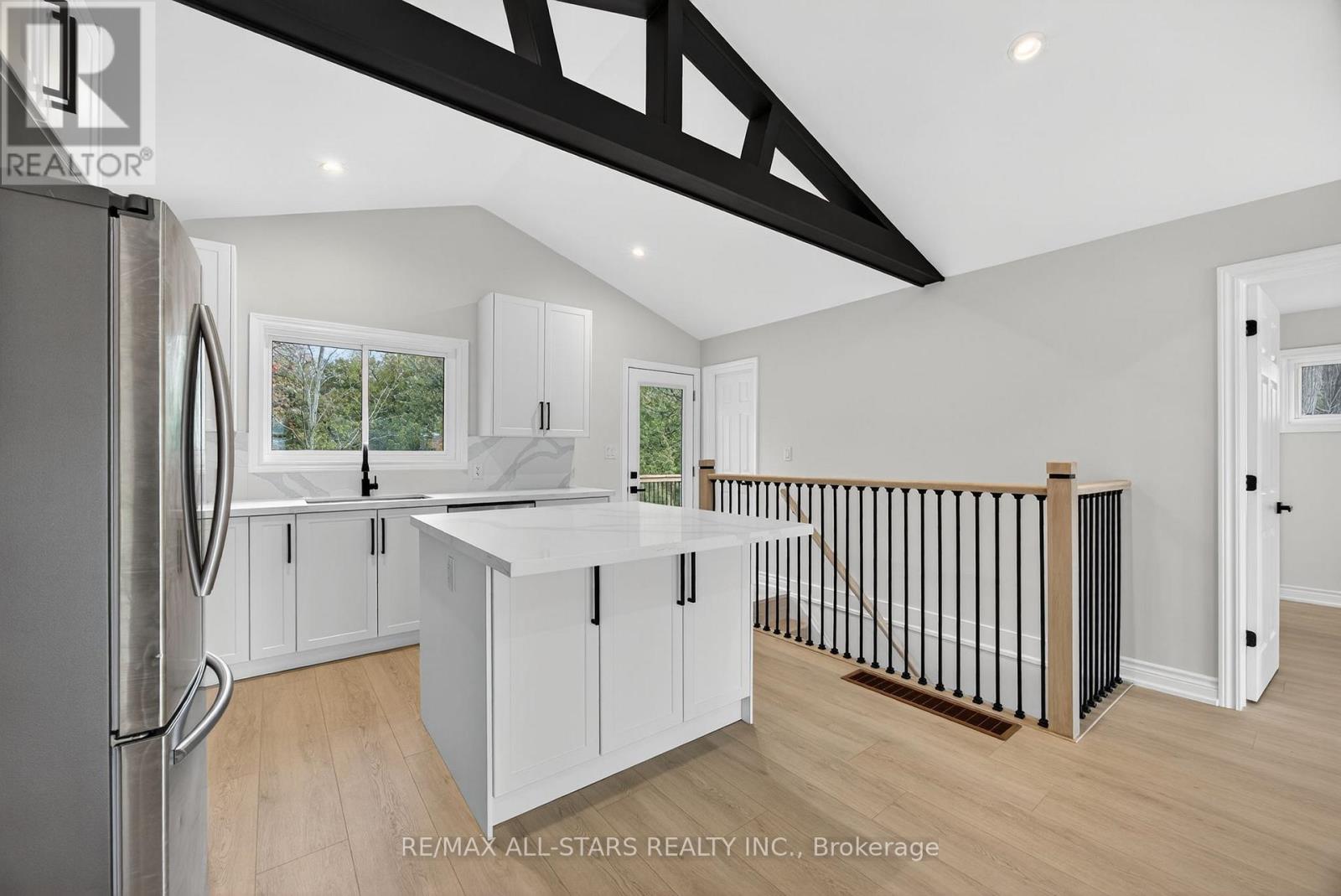 51 Garrett Drive, Georgina, Ontario  L0E 1R0 - Photo 14 - N12586184