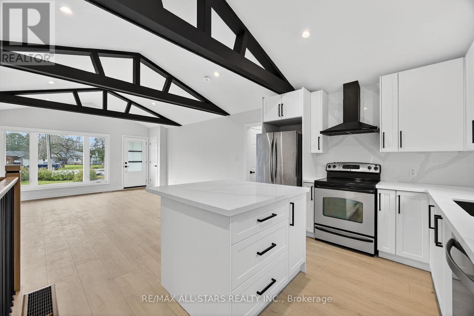 51 Garrett Drive, Georgina, Ontario  L0E 1R0 - Photo 18 - N12586184