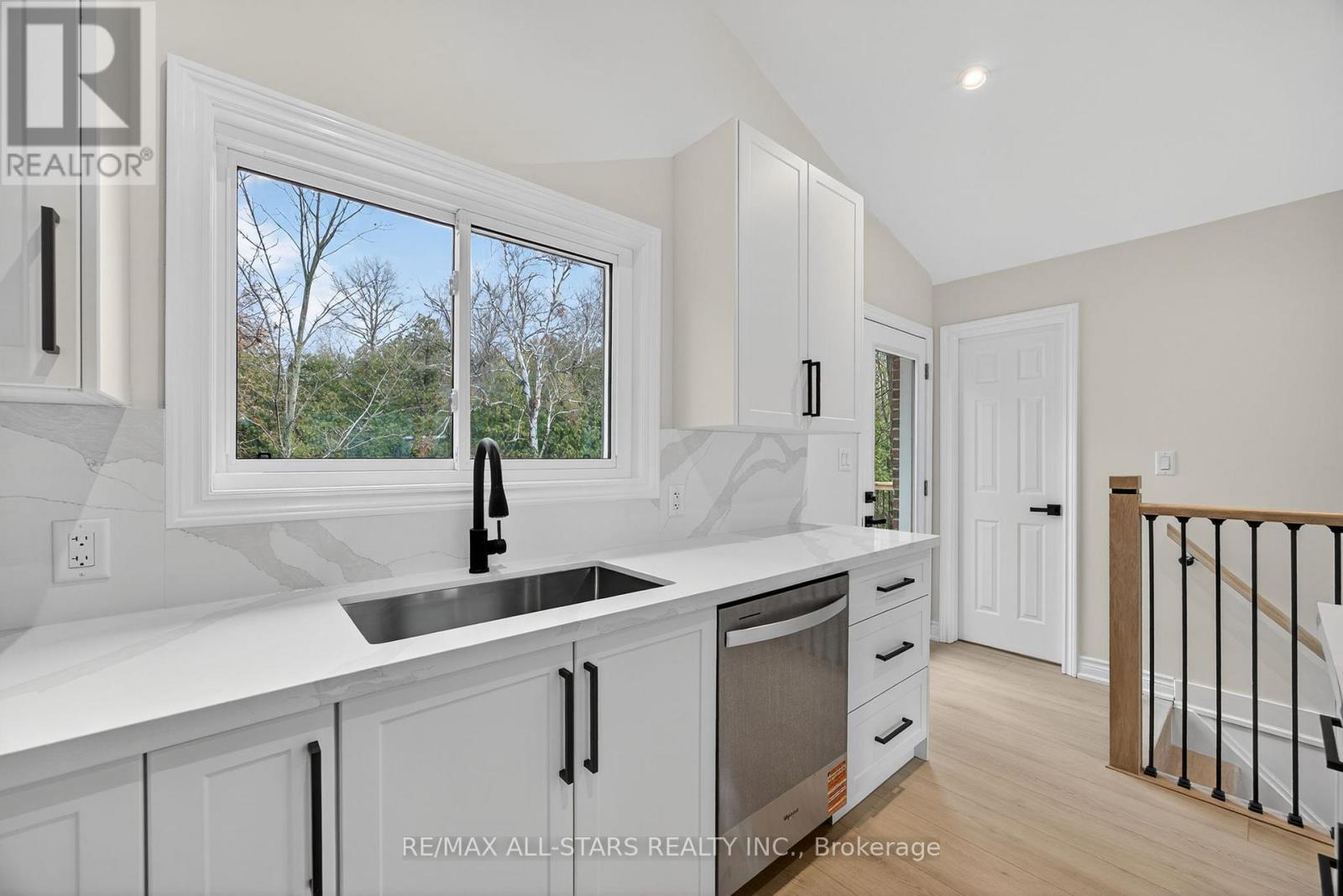 51 Garrett Drive, Georgina, Ontario  L0E 1R0 - Photo 20 - N12586184