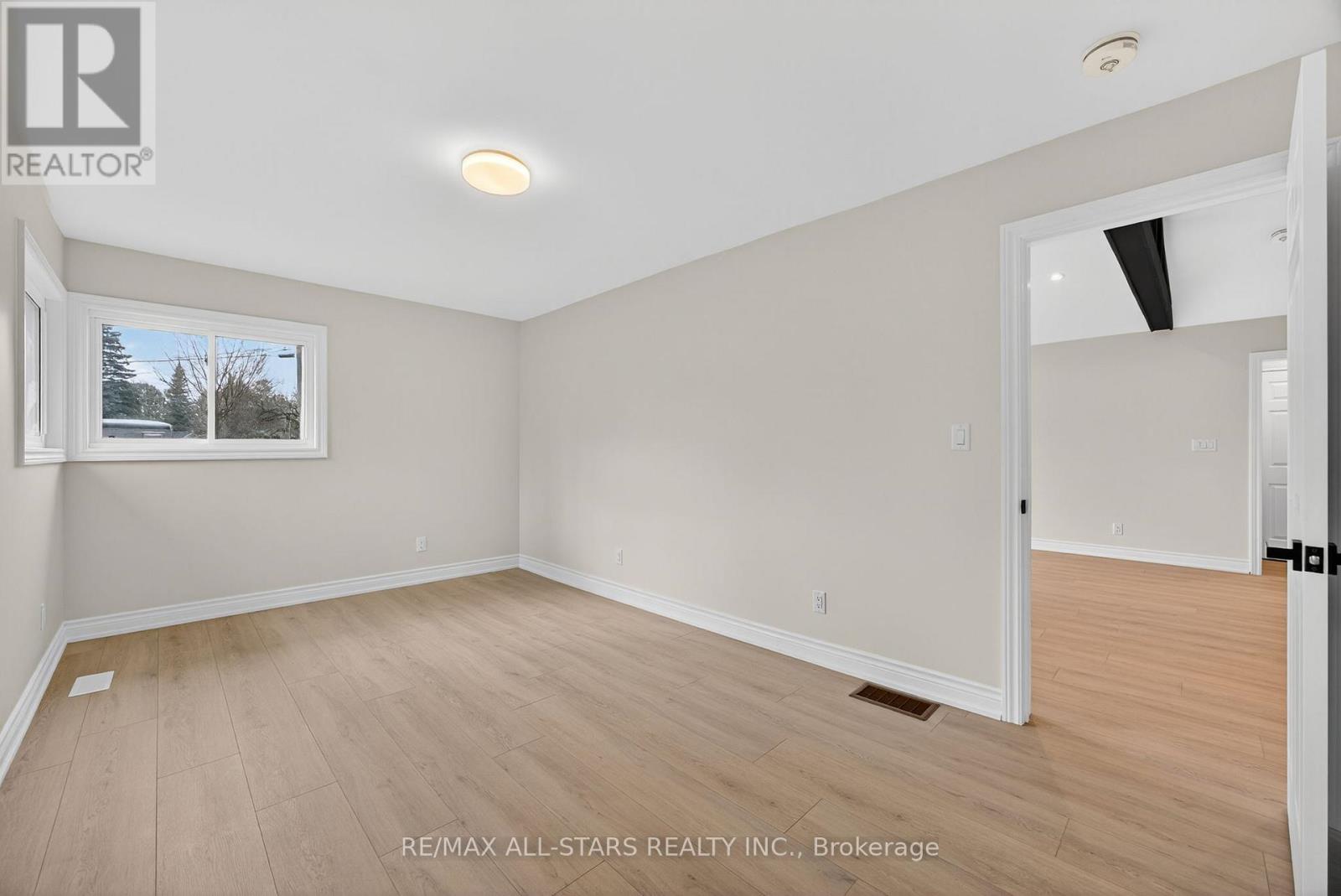 51 Garrett Drive, Georgina, Ontario  L0E 1R0 - Photo 22 - N12586184