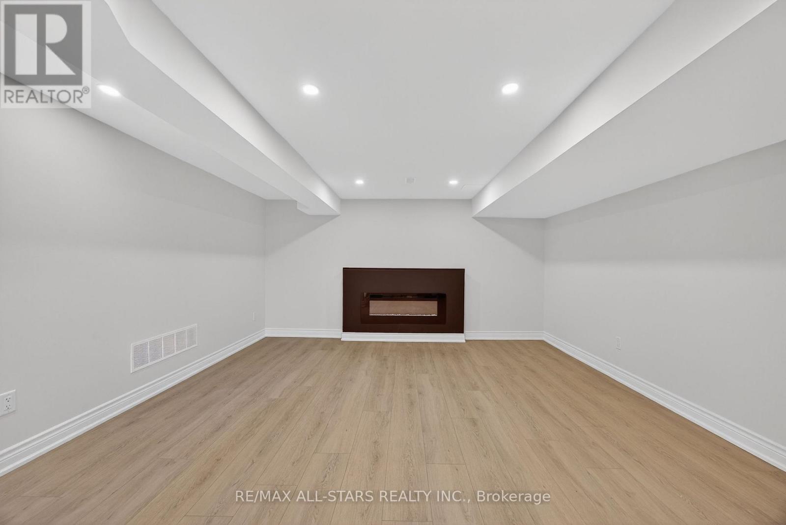 51 Garrett Drive, Georgina, Ontario  L0E 1R0 - Photo 29 - N12586184