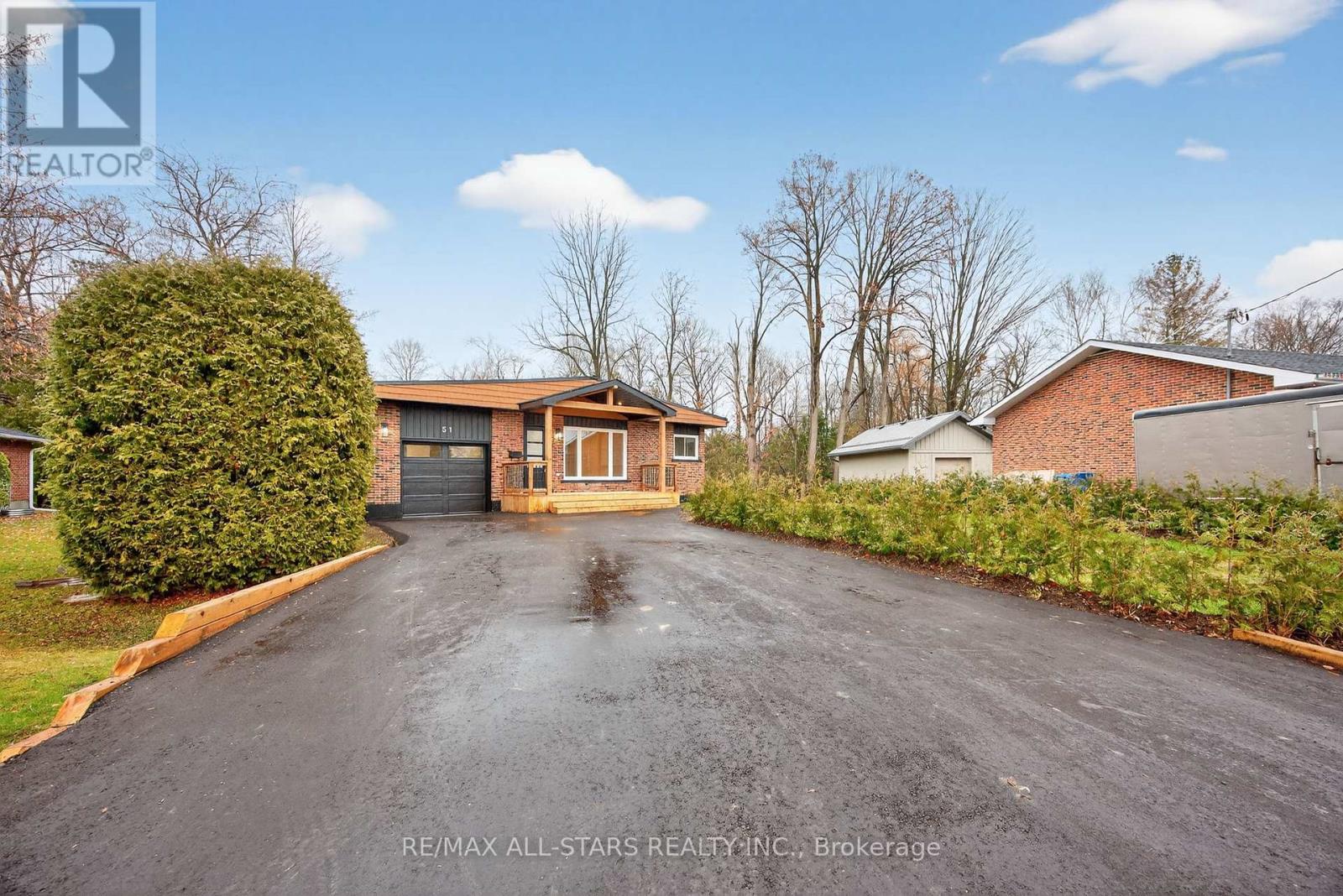 51 Garrett Drive, Georgina, Ontario  L0E 1R0 - Photo 3 - N12586184