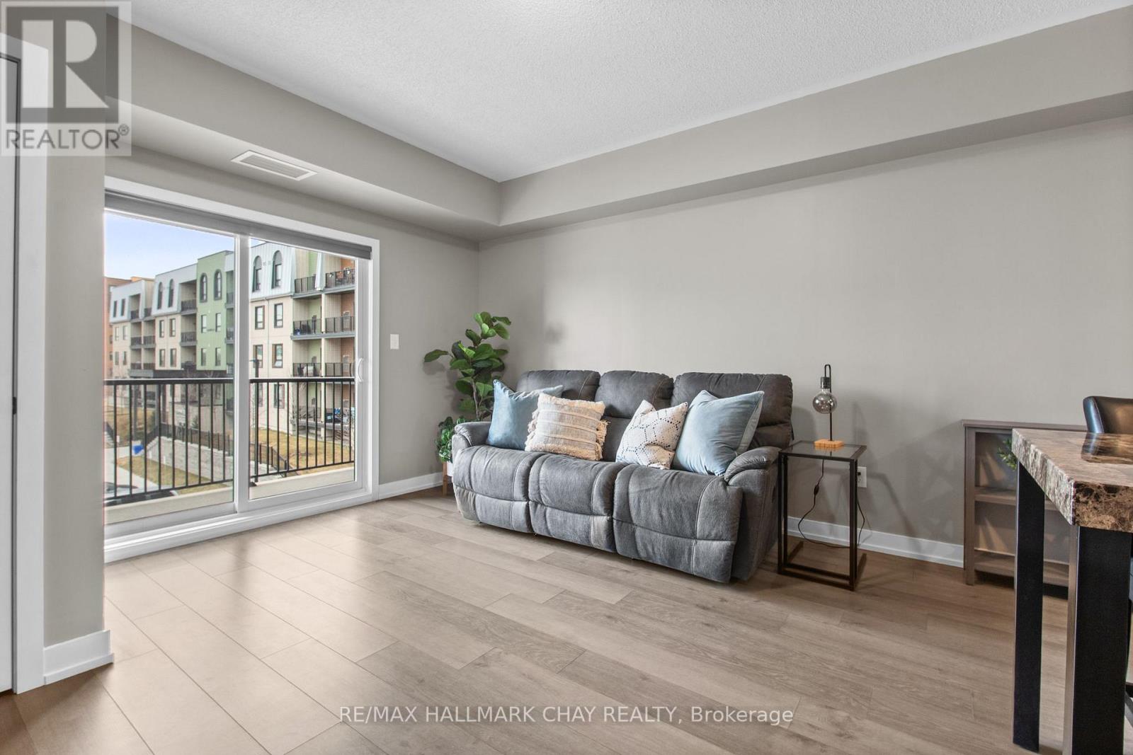 211 - 4 Spice Way, Barrie, Ontario  L9J 0M2 - Photo 10 - S12586252