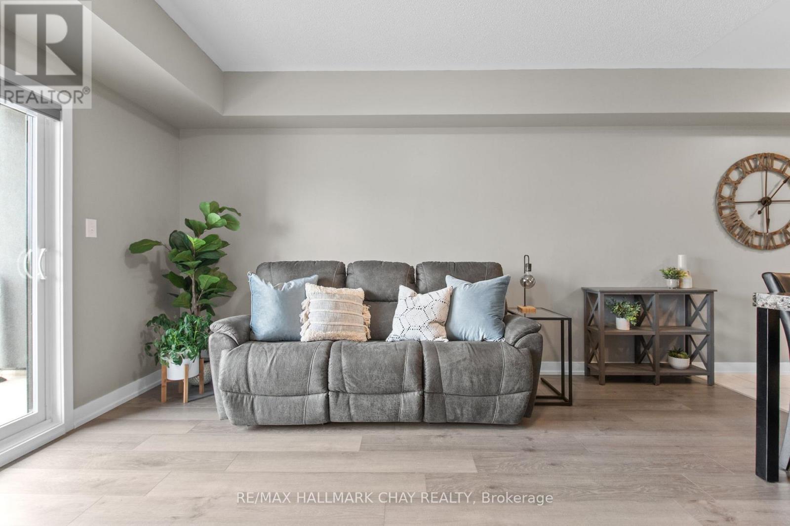 211 - 4 Spice Way, Barrie, Ontario  L9J 0M2 - Photo 12 - S12586252