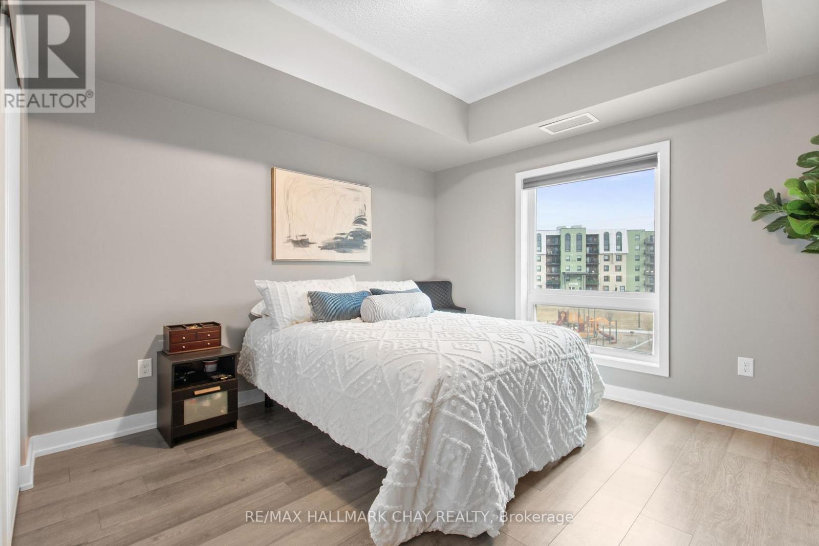 211 - 4 Spice Way, Barrie, Ontario  L9J 0M2 - Photo 13 - S12586252