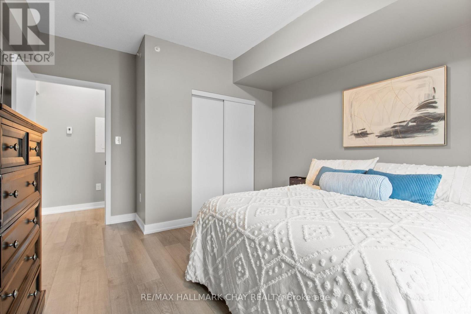 211 - 4 Spice Way, Barrie, Ontario  L9J 0M2 - Photo 14 - S12586252