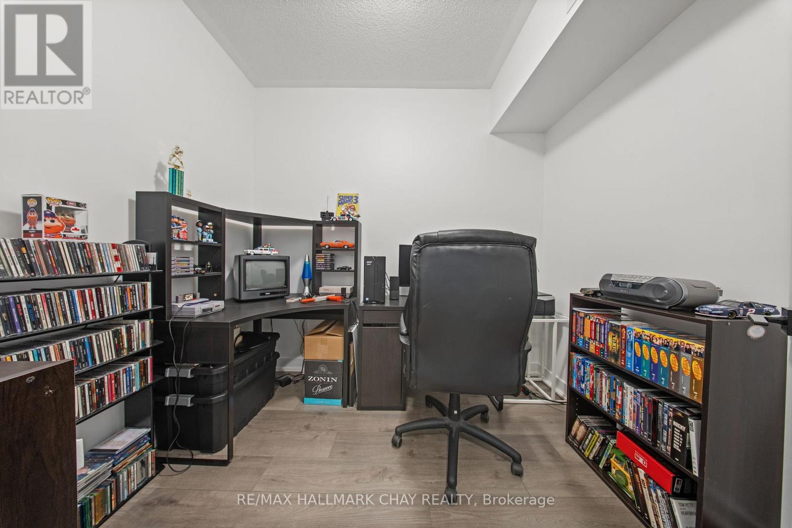 211 - 4 Spice Way, Barrie, Ontario  L9J 0M2 - Photo 17 - S12586252