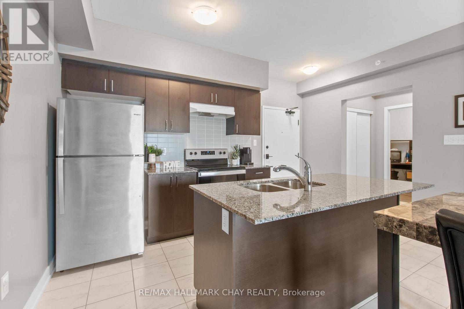 211 - 4 Spice Way, Barrie, Ontario  L9J 0M2 - Photo 7 - S12586252