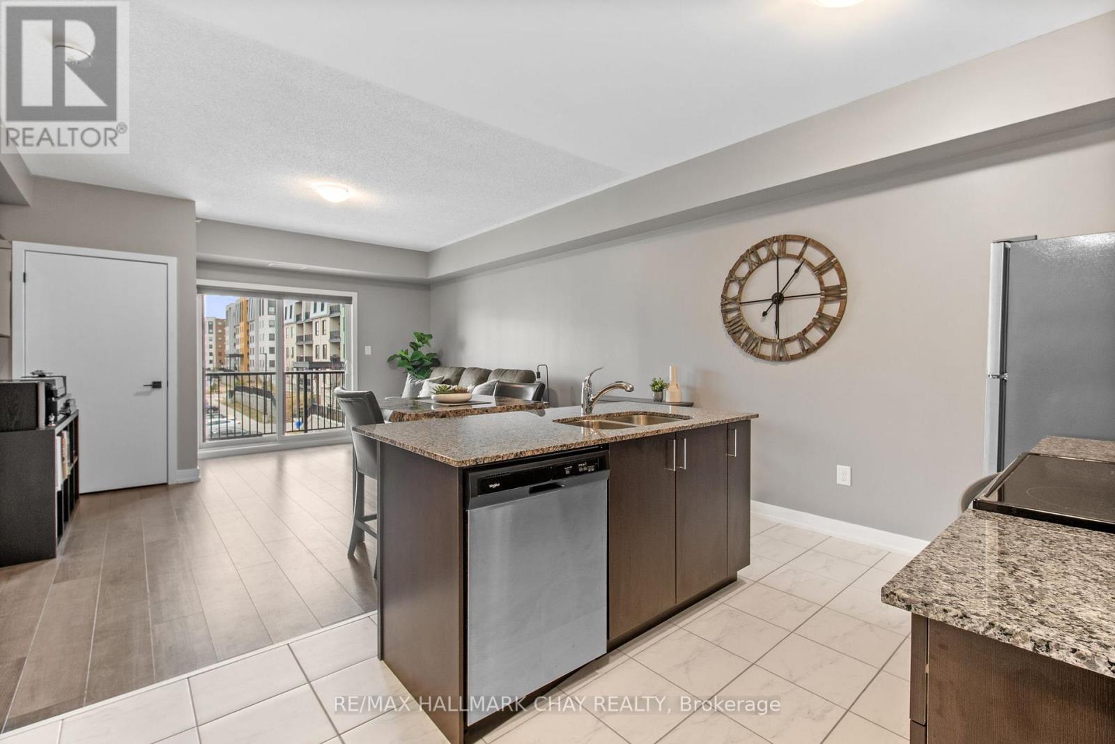 211 - 4 Spice Way, Barrie, Ontario  L9J 0M2 - Photo 9 - S12586252