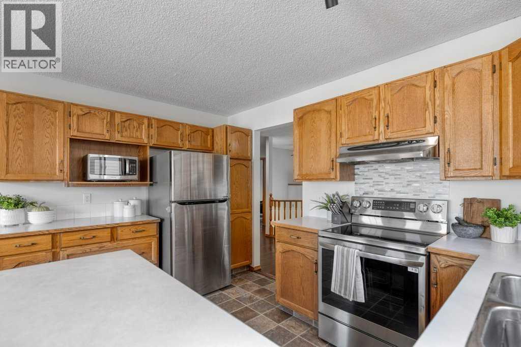 21 West Mcdougal Road, Cochrane, Alberta  T4C 1L3 - Photo 15 - A2256453