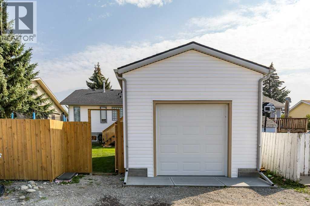 21 West Mcdougal Road, Cochrane, Alberta  T4C 1L3 - Photo 39 - A2256453