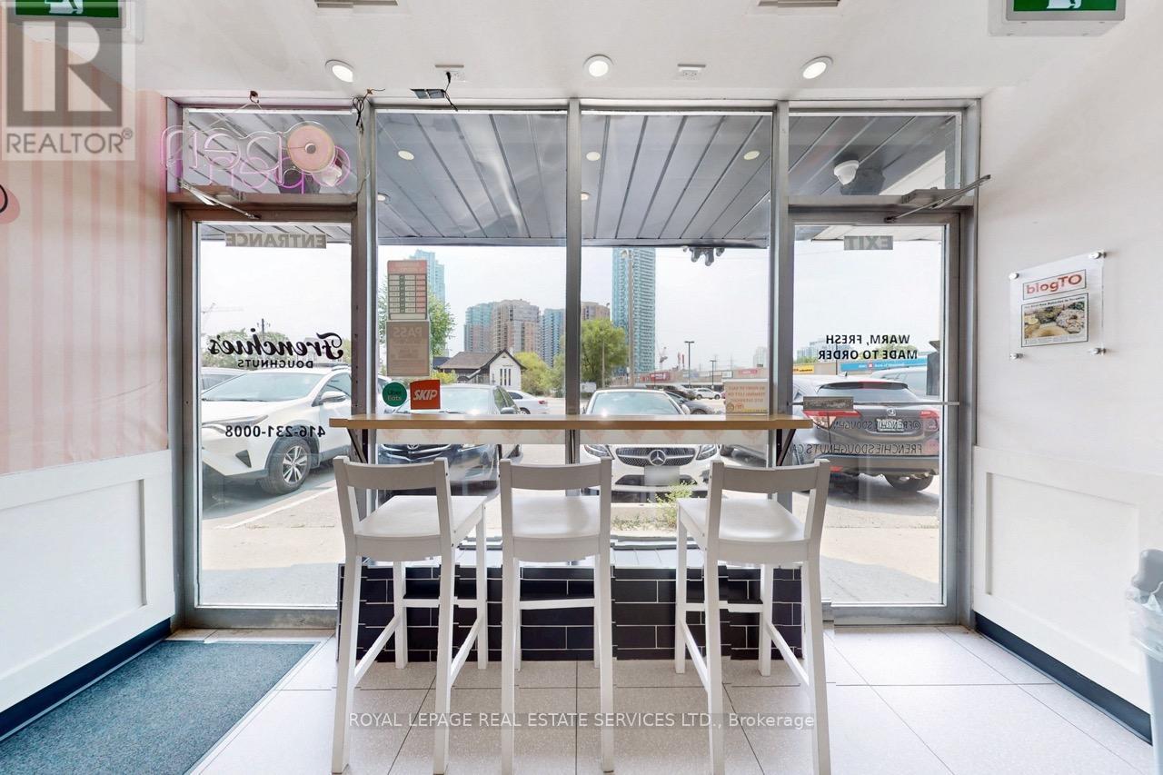 3830 Bloor Street W, Toronto, Ontario  M9B 1K8 - Photo 10 - W12586060