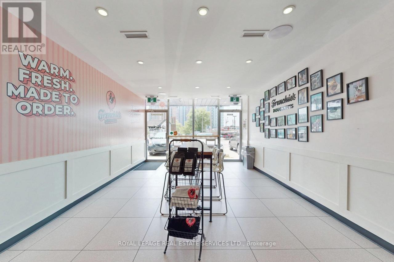 3830 Bloor Street W, Toronto, Ontario  M9B 1K8 - Photo 13 - W12586060