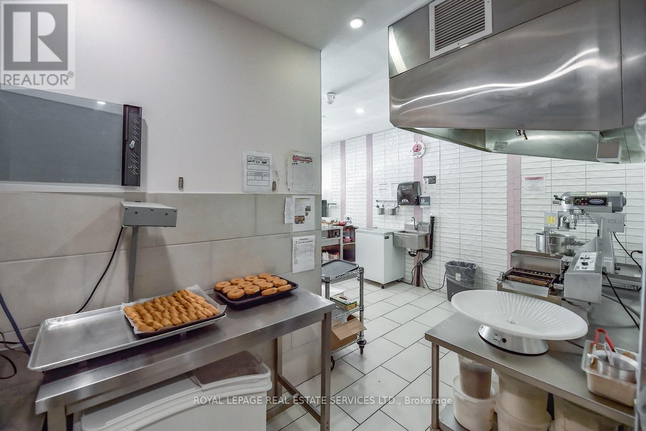 3830 Bloor Street W, Toronto, Ontario  M9B 1K8 - Photo 20 - W12586060