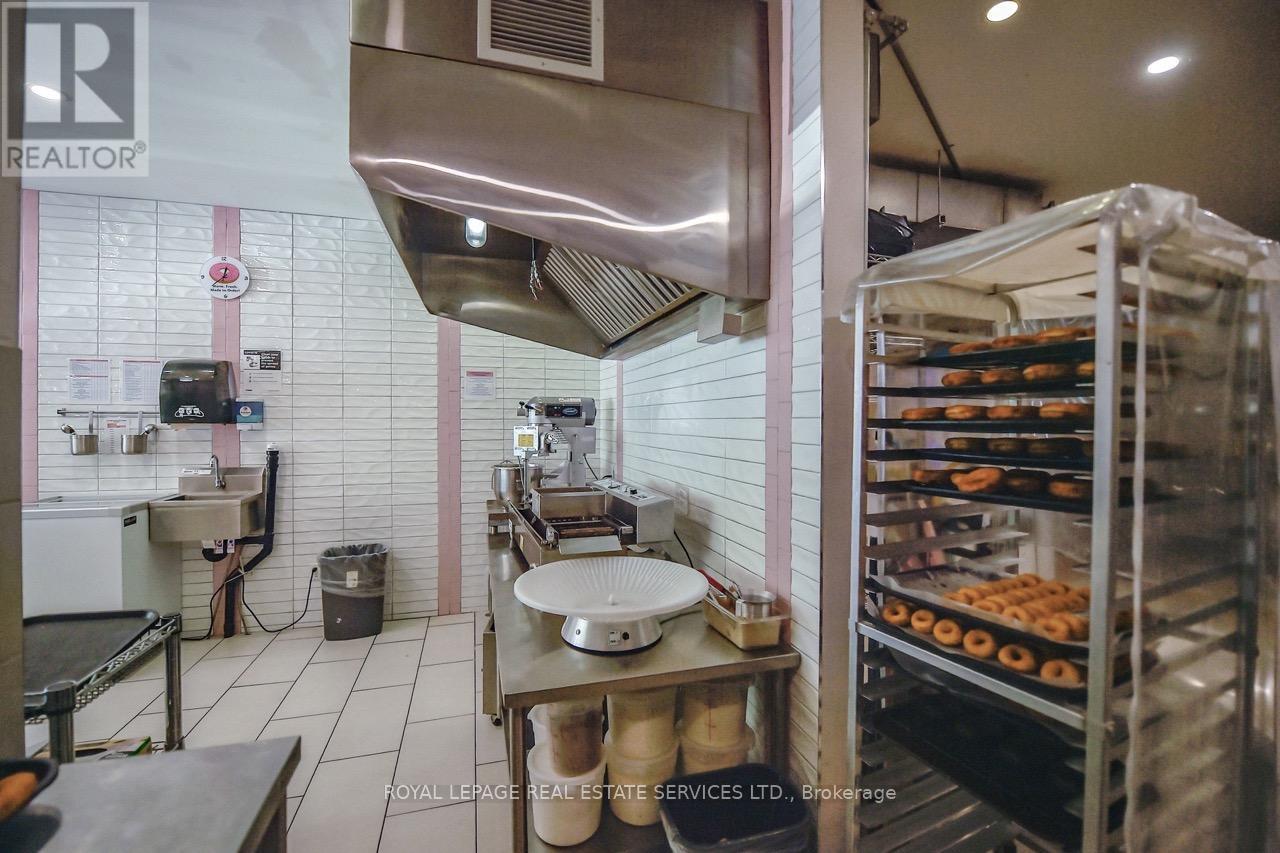 3830 Bloor Street W, Toronto, Ontario  M9B 1K8 - Photo 21 - W12586060