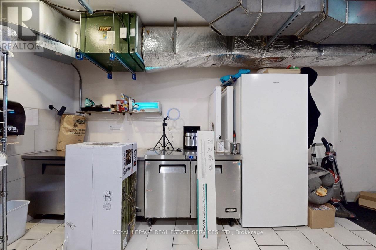 3830 Bloor Street W, Toronto, Ontario  M9B 1K8 - Photo 24 - W12586060