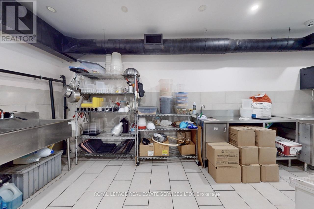 3830 Bloor Street W, Toronto, Ontario  M9B 1K8 - Photo 25 - W12586060