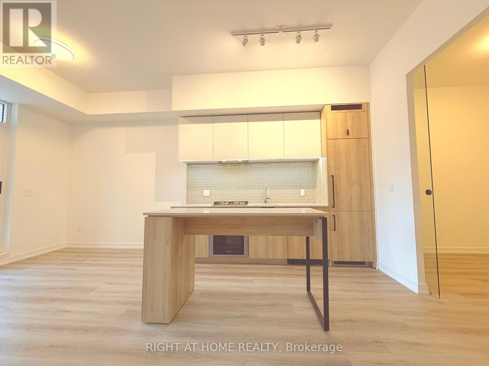 201 - 722 Marlee Avenue, Toronto, Ontario  M6B 3J7 - Photo 12 - W12586084