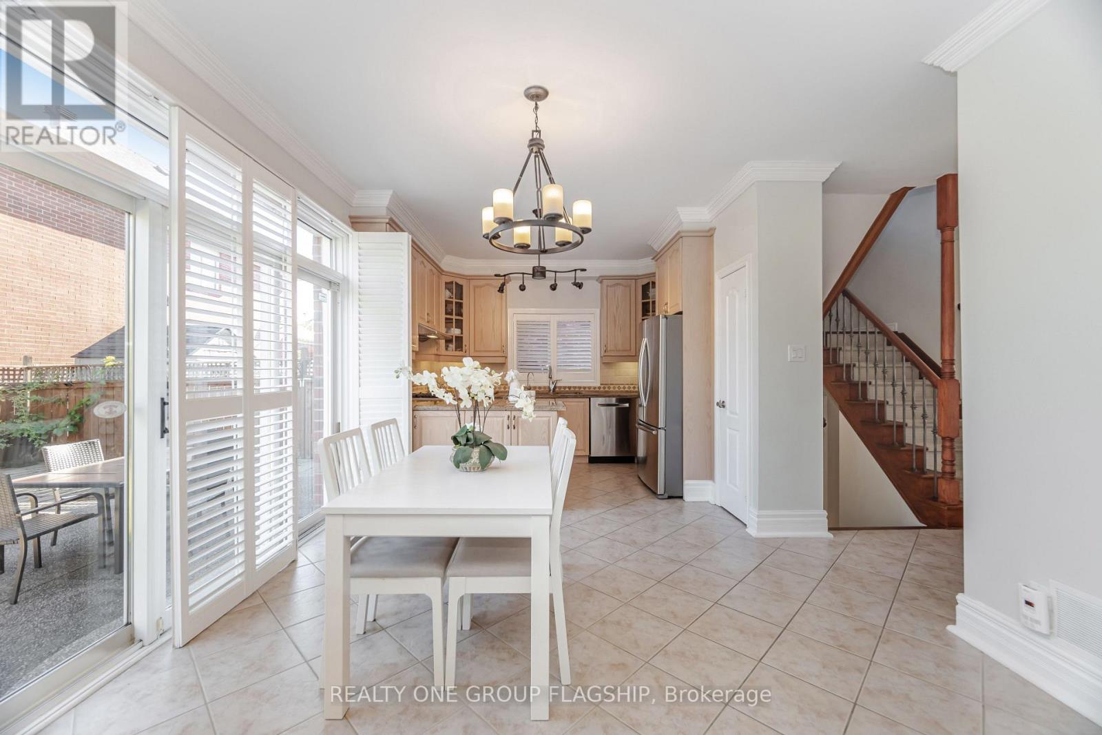 5871 Long Valley Road E, Mississauga, Ontario  L5M 6J5 - Photo 17 - W12586100