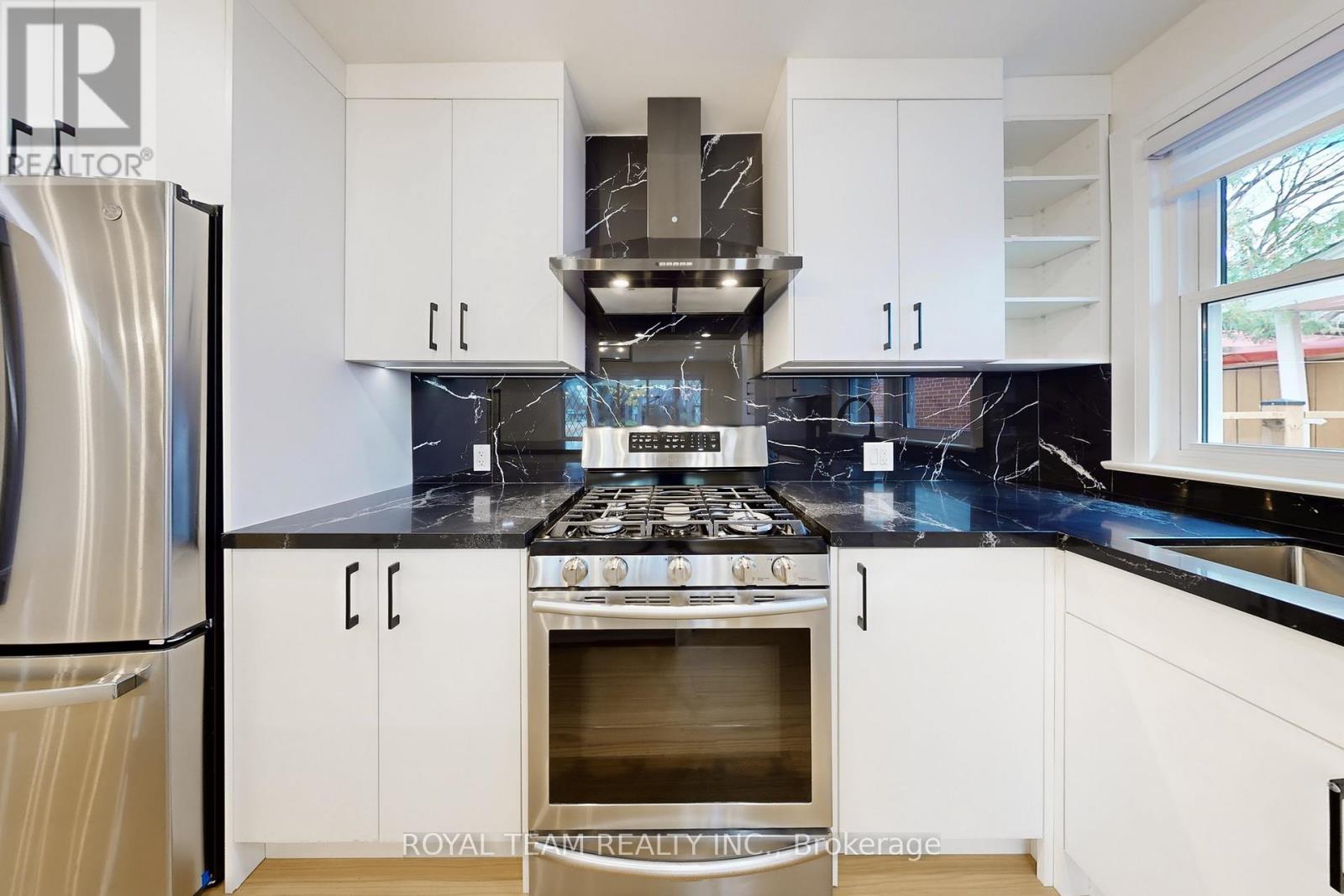 37 Markland Drive, Toronto, Ontario  M9C 1M9 - Photo 11 - W12586118