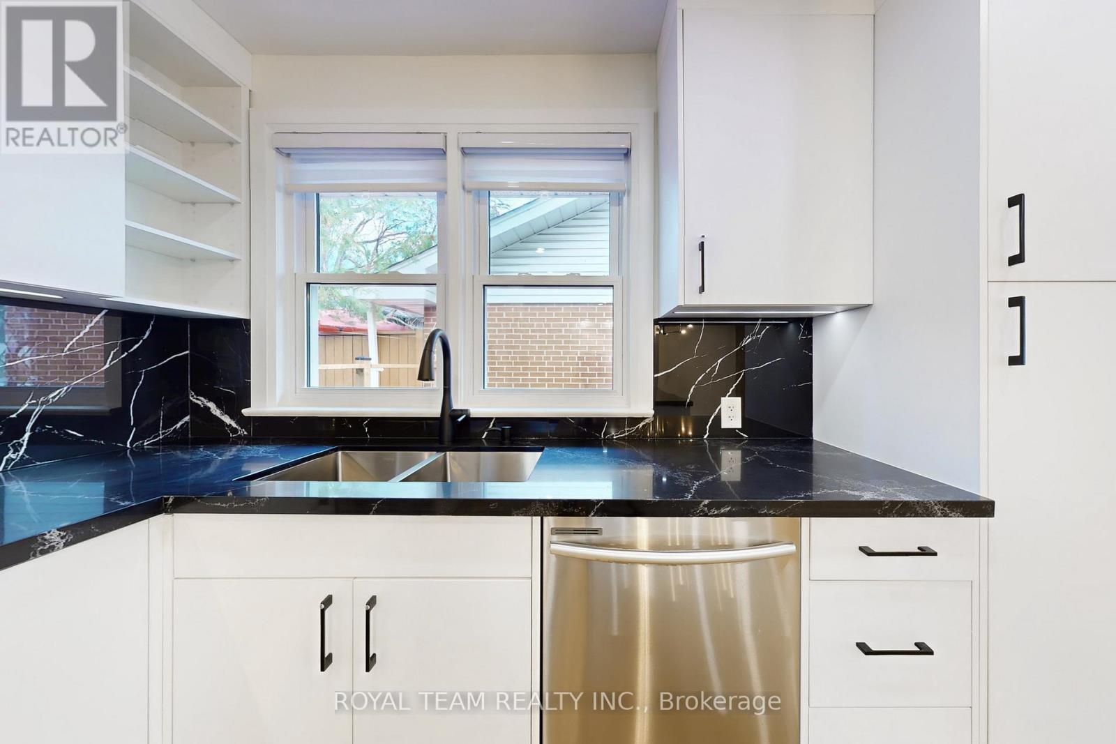 37 Markland Drive, Toronto, Ontario  M9C 1M9 - Photo 12 - W12586118