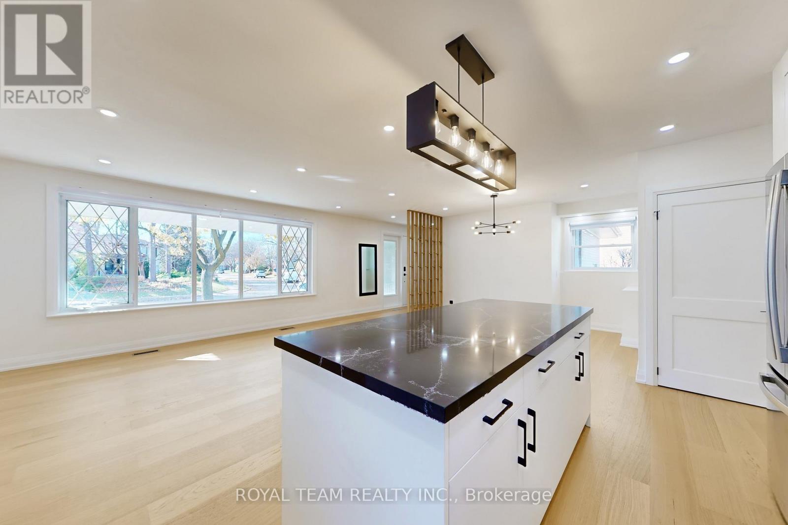 37 Markland Drive, Toronto, Ontario  M9C 1M9 - Photo 15 - W12586118