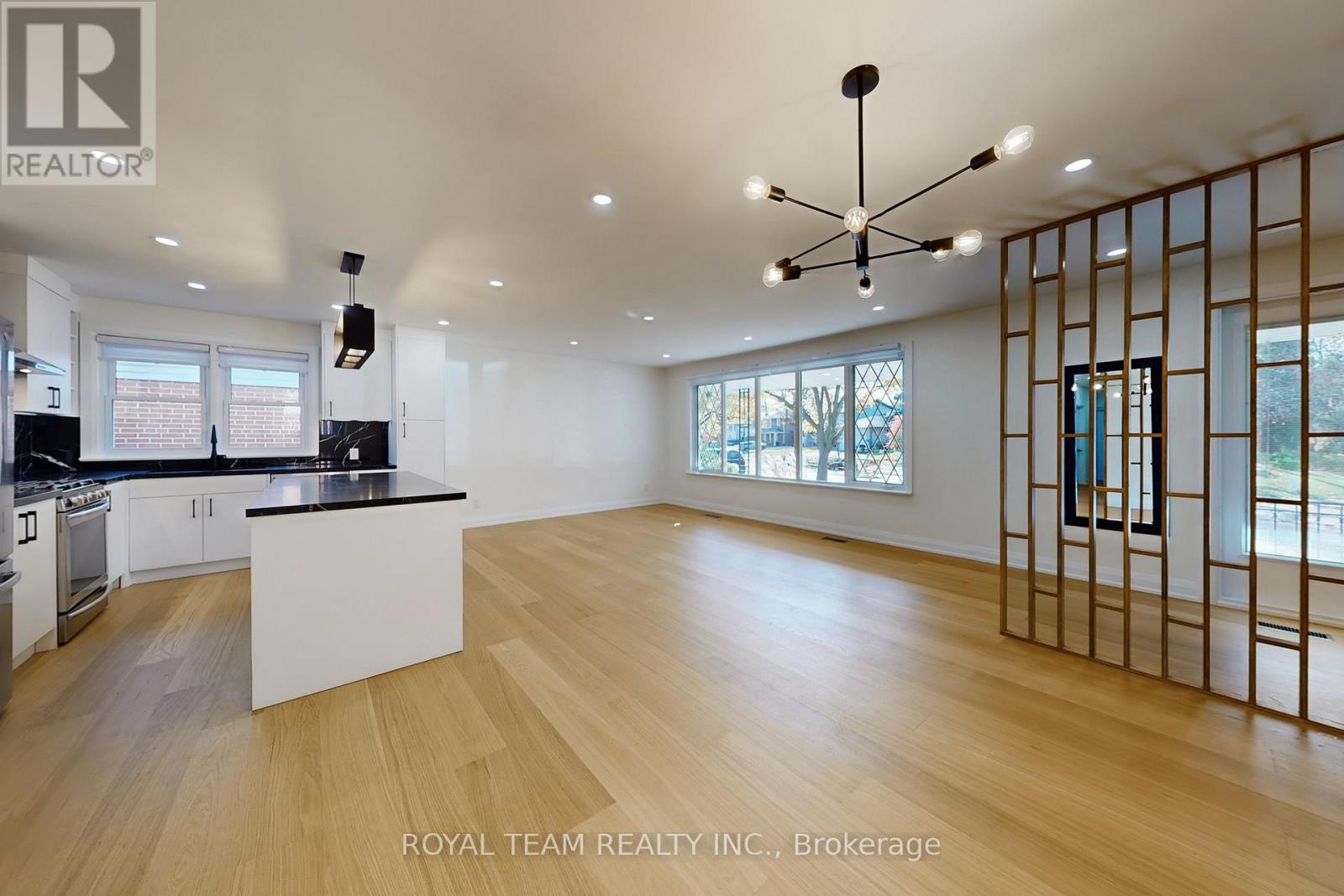 37 Markland Drive, Toronto, Ontario  M9C 1M9 - Photo 16 - W12586118