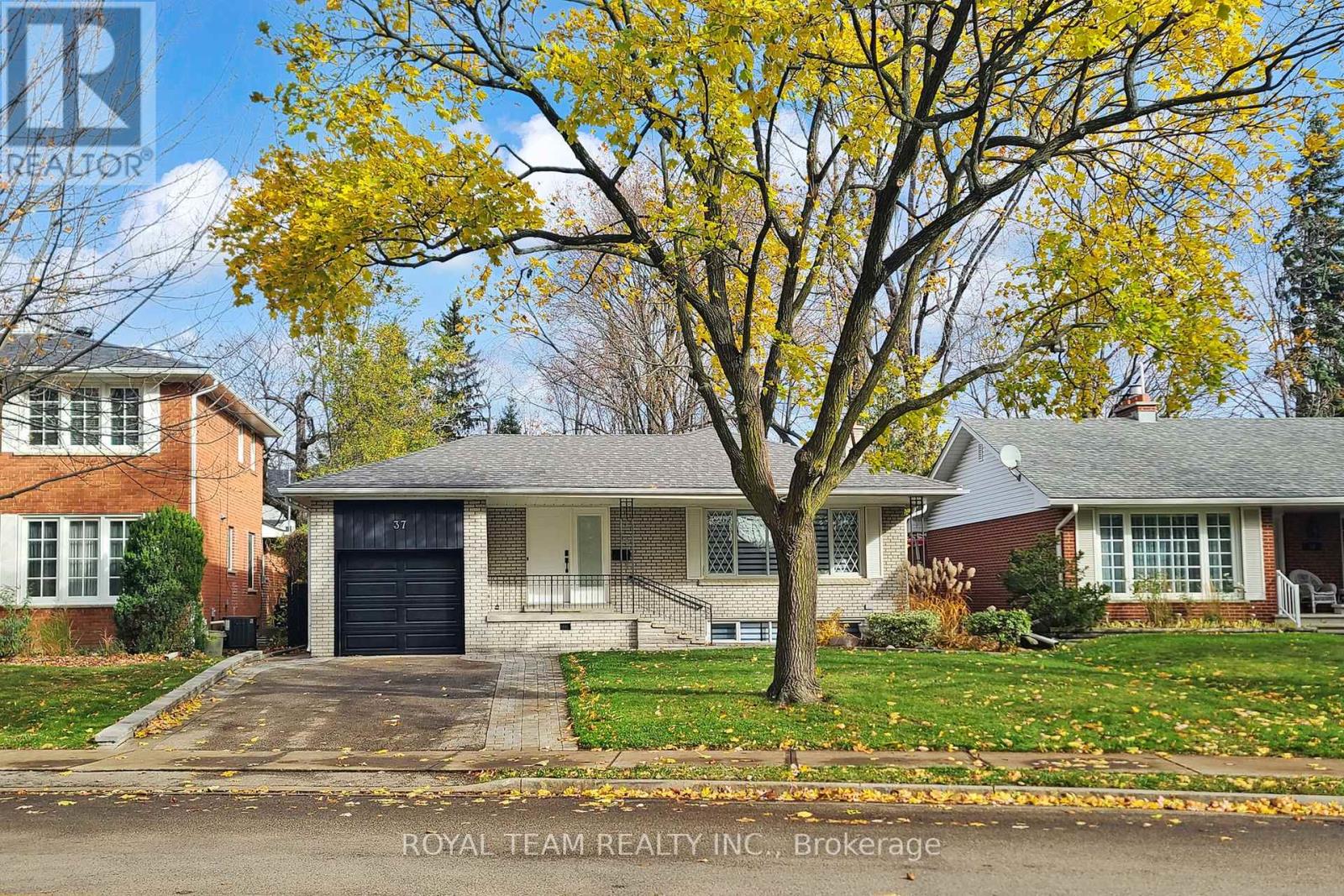 37 Markland Drive, Toronto, Ontario  M9C 1M9 - Photo 2 - W12586118