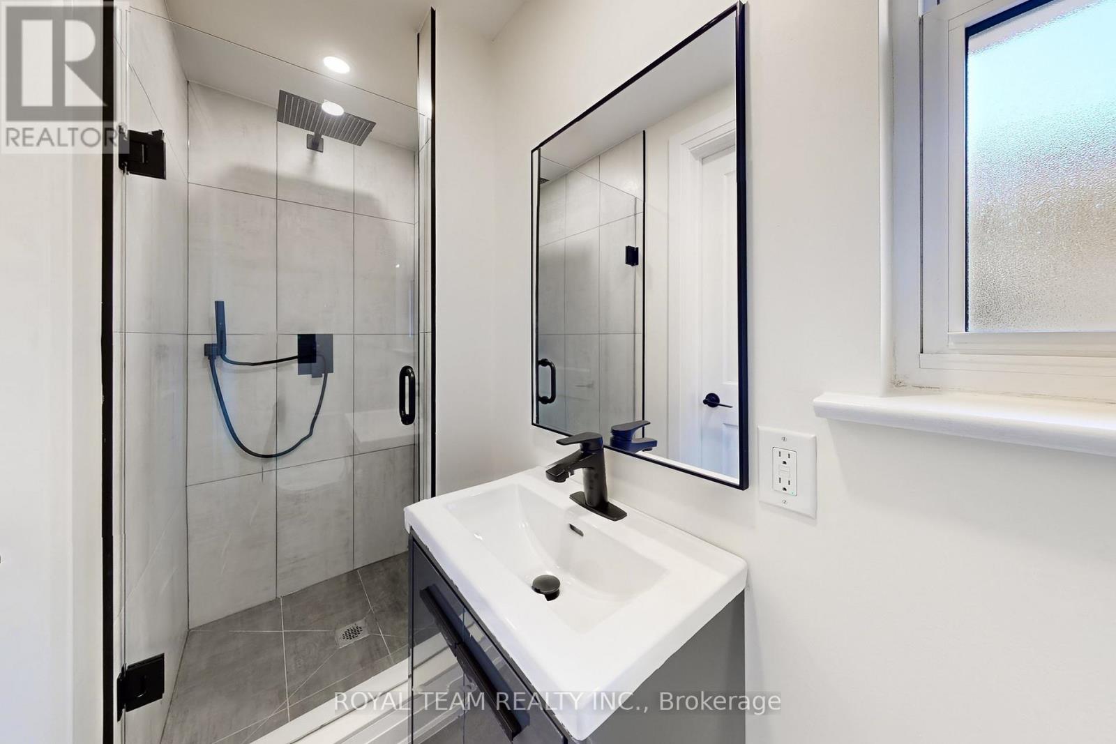 37 Markland Drive, Toronto, Ontario  M9C 1M9 - Photo 23 - W12586118