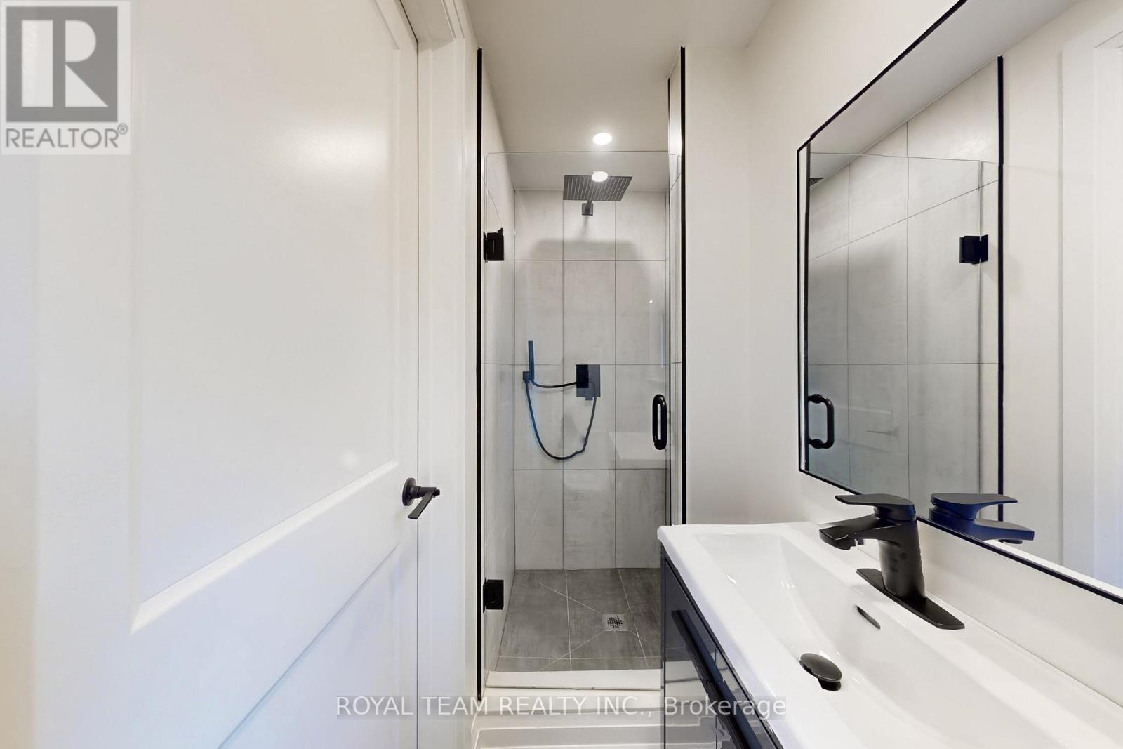 37 Markland Drive, Toronto, Ontario  M9C 1M9 - Photo 24 - W12586118