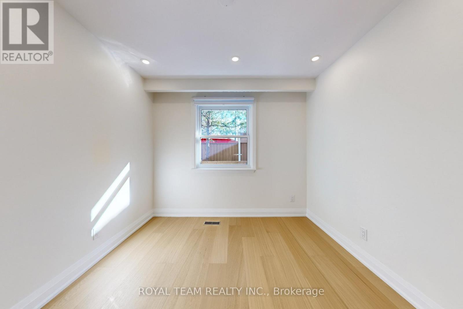 37 Markland Drive, Toronto, Ontario  M9C 1M9 - Photo 29 - W12586118