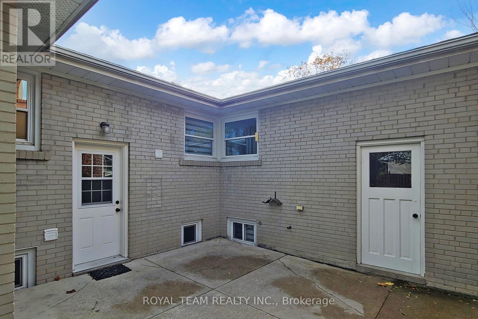 37 Markland Drive, Toronto, Ontario  M9C 1M9 - Photo 48 - W12586118