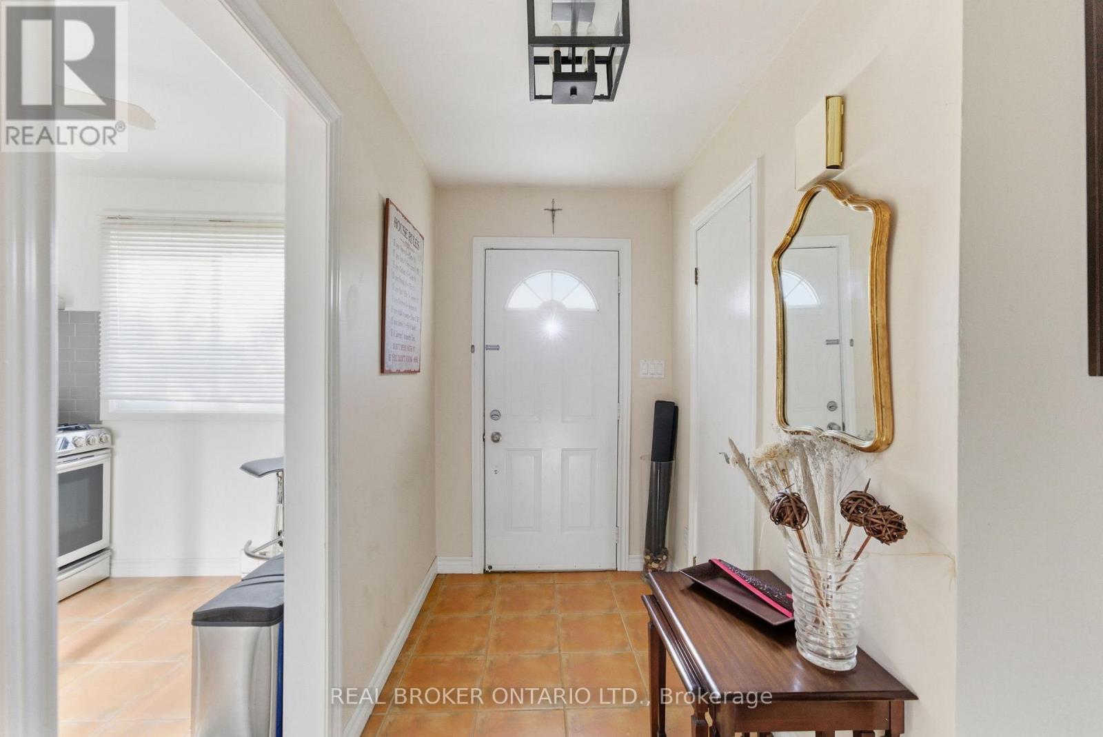 21 - 2107 Marine Drive, Oakville, Ontario  L6L 1B8 - Photo 3 - W12586132