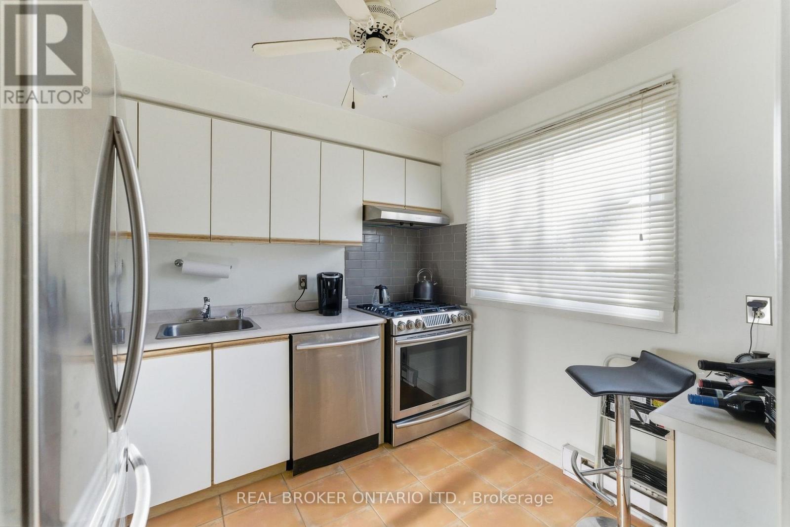 21 - 2107 Marine Drive, Oakville, Ontario  L6L 1B8 - Photo 5 - W12586132