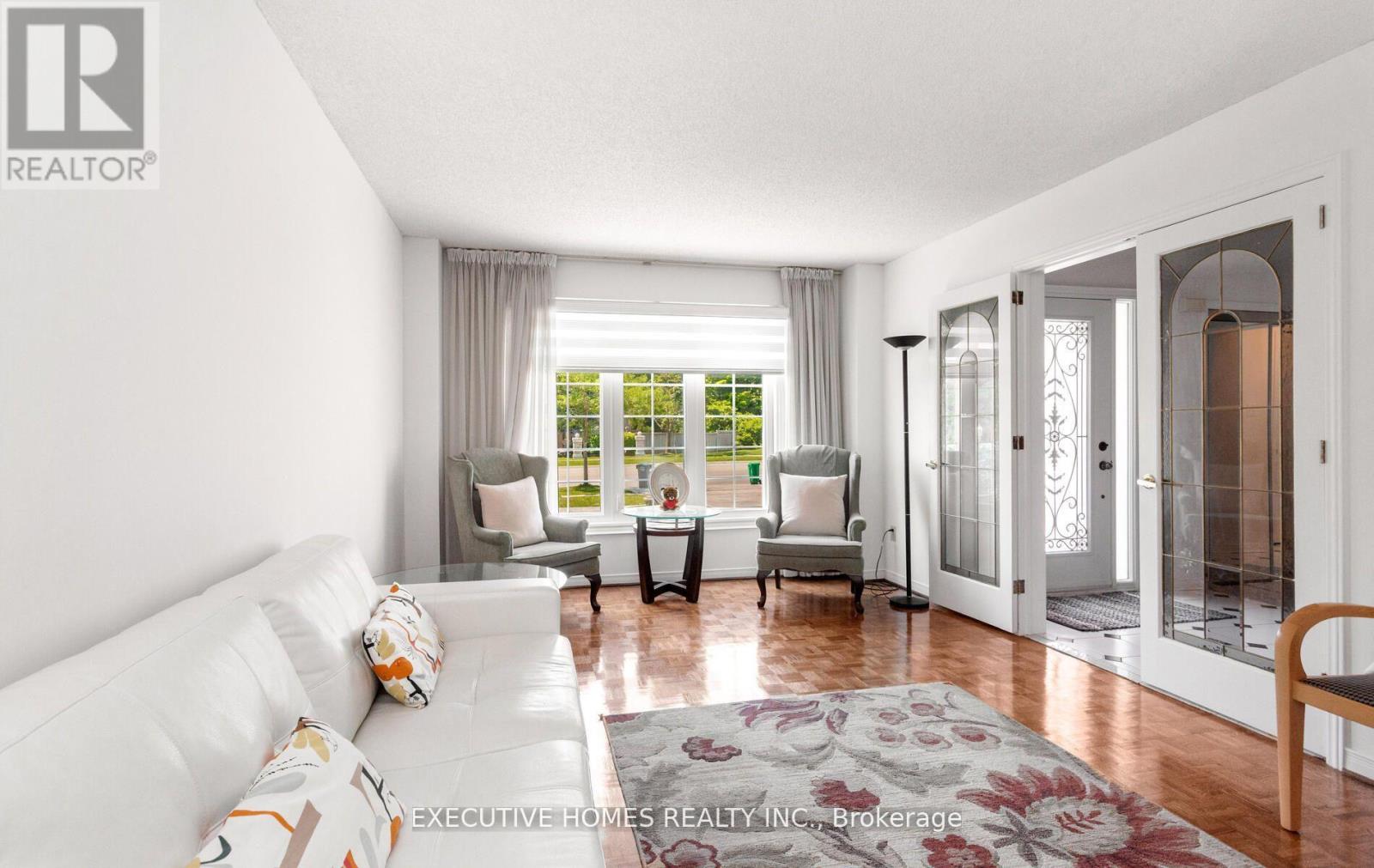 5489 Glen Erin Drive, Mississauga, Ontario  L5M 5C8 - Photo 12 - W12586134