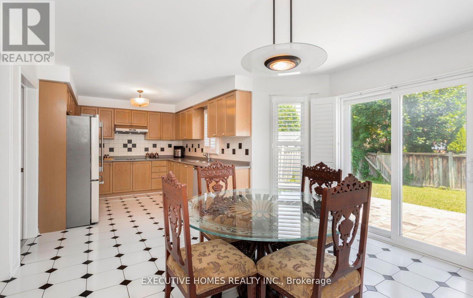 5489 Glen Erin Drive, Mississauga, Ontario  L5M 5C8 - Photo 17 - W12586134