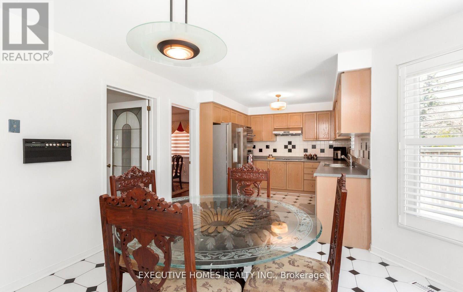 5489 Glen Erin Drive, Mississauga, Ontario  L5M 5C8 - Photo 18 - W12586134