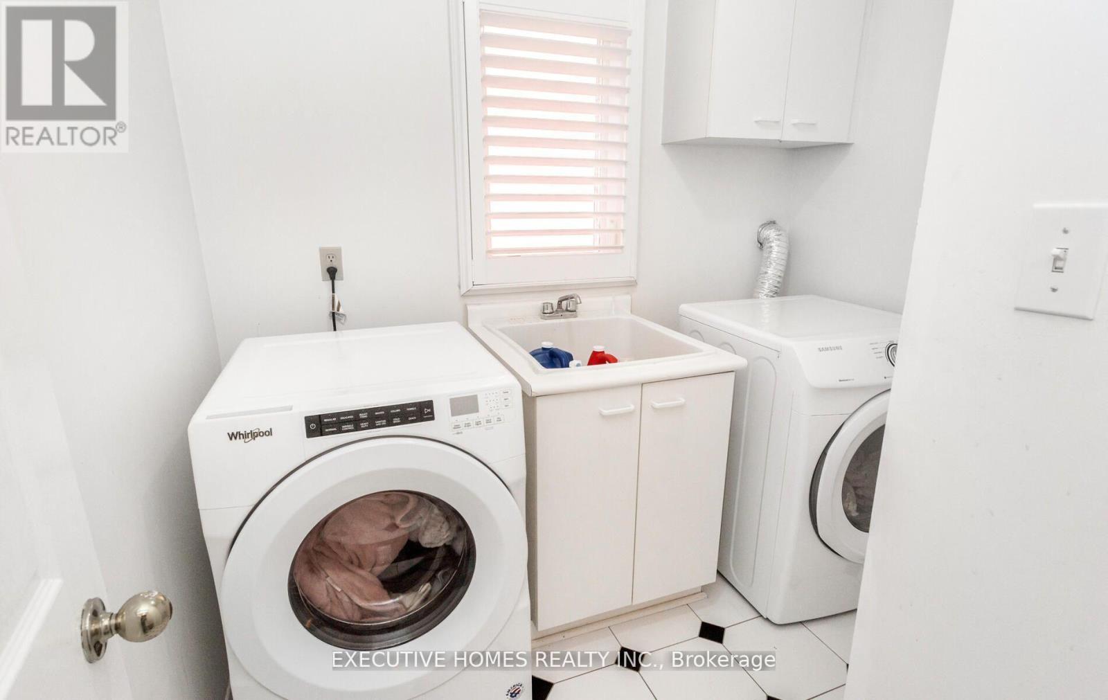 5489 Glen Erin Drive, Mississauga, Ontario  L5M 5C8 - Photo 23 - W12586134