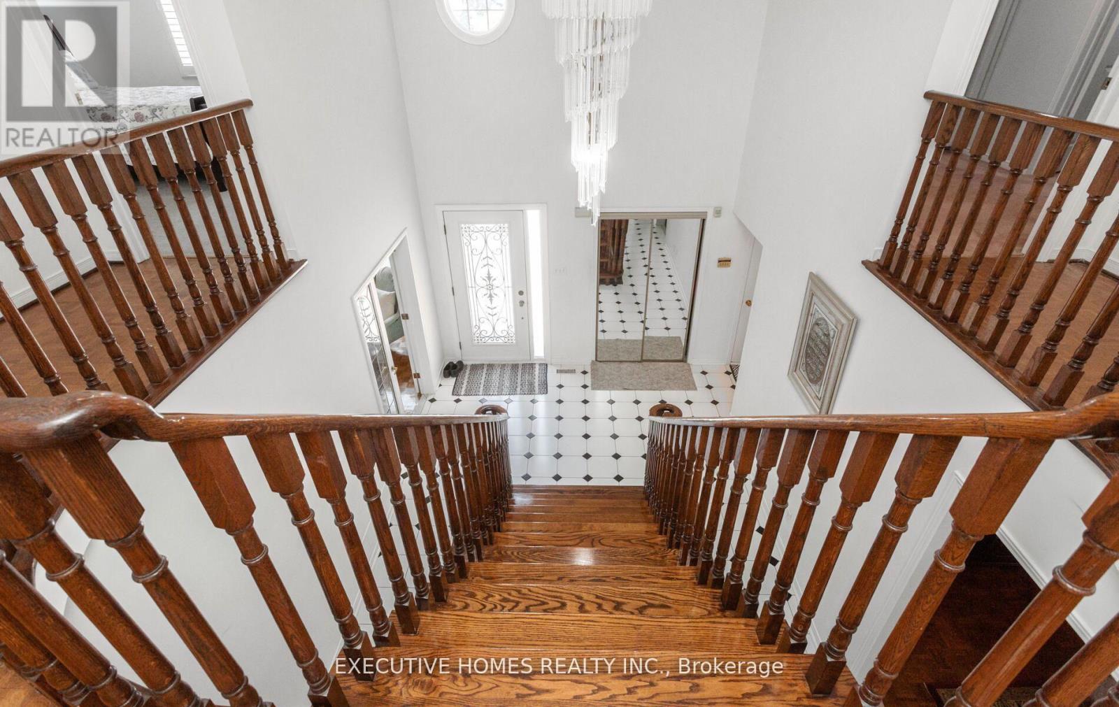 5489 Glen Erin Drive, Mississauga, Ontario  L5M 5C8 - Photo 24 - W12586134