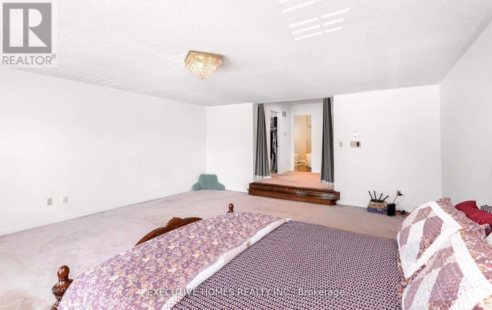 5489 Glen Erin Drive, Mississauga, Ontario  L5M 5C8 - Photo 27 - W12586134