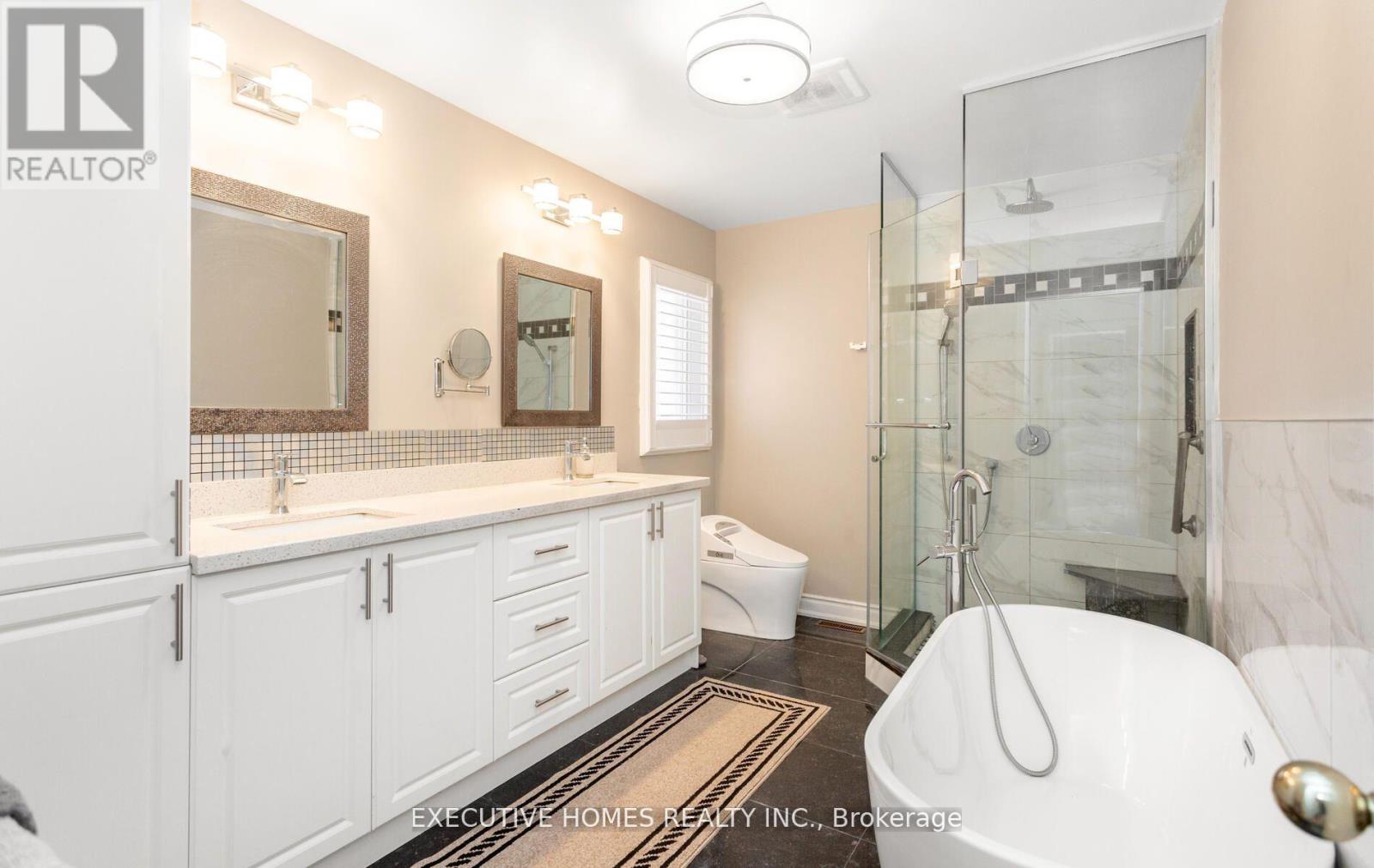 5489 Glen Erin Drive, Mississauga, Ontario  L5M 5C8 - Photo 37 - W12586134