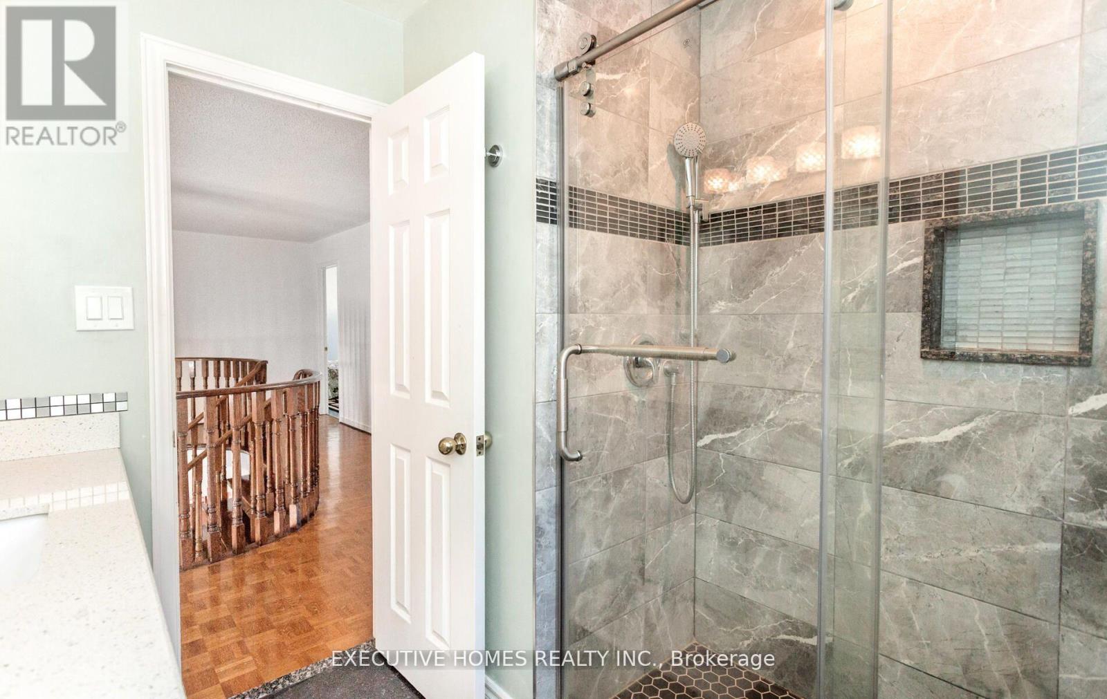 5489 Glen Erin Drive, Mississauga, Ontario  L5M 5C8 - Photo 41 - W12586134