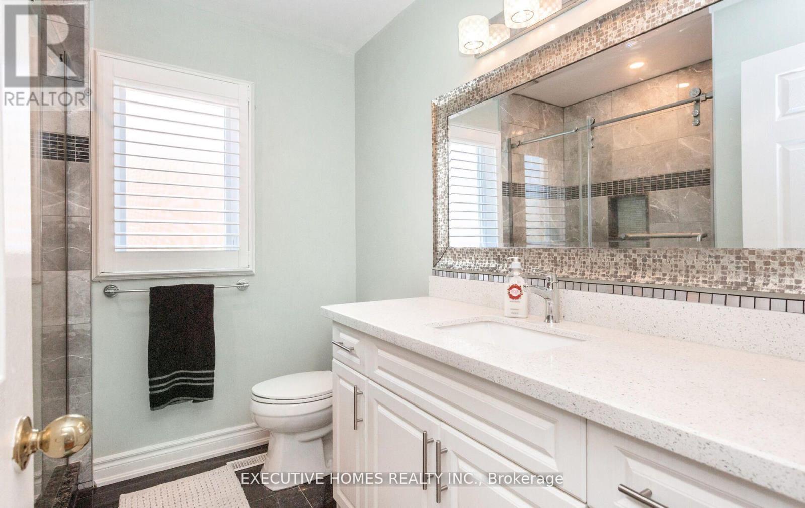 5489 Glen Erin Drive, Mississauga, Ontario  L5M 5C8 - Photo 43 - W12586134