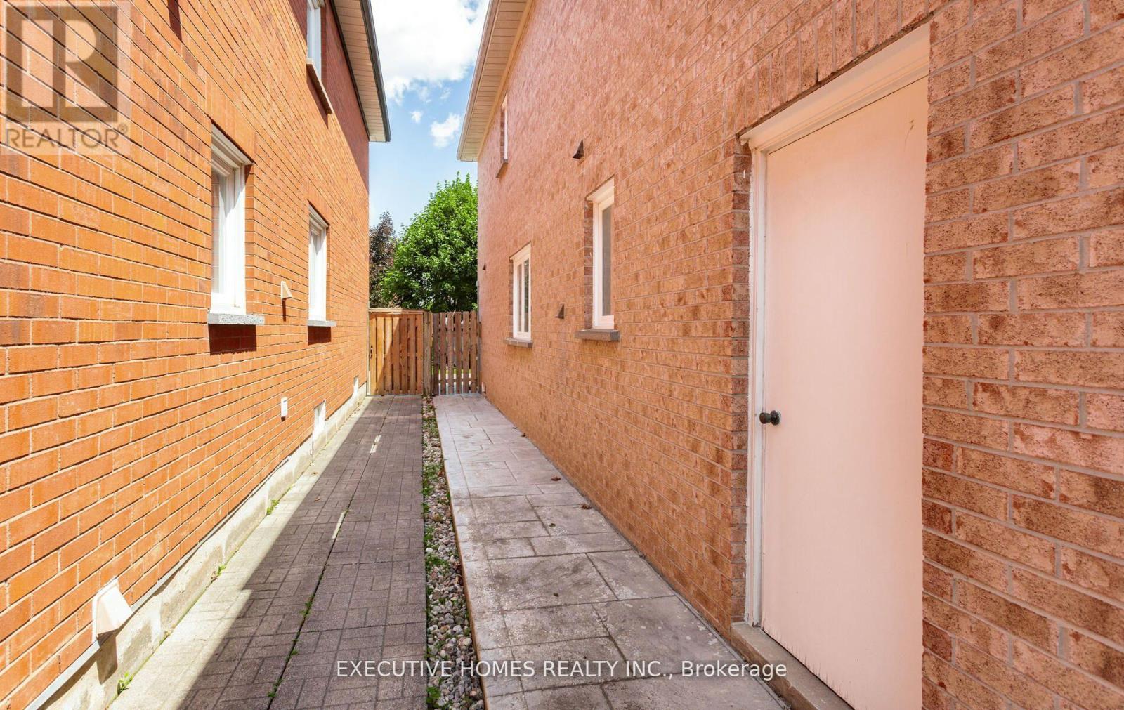 5489 Glen Erin Drive, Mississauga, Ontario  L5M 5C8 - Photo 46 - W12586134