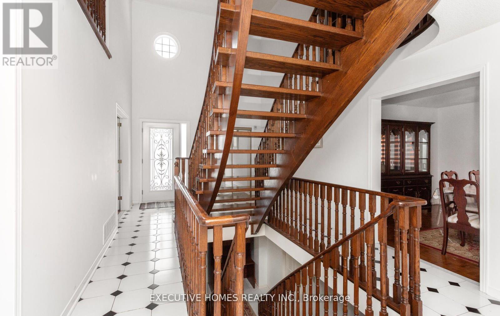 5489 Glen Erin Drive, Mississauga, Ontario  L5M 5C8 - Photo 5 - W12586134